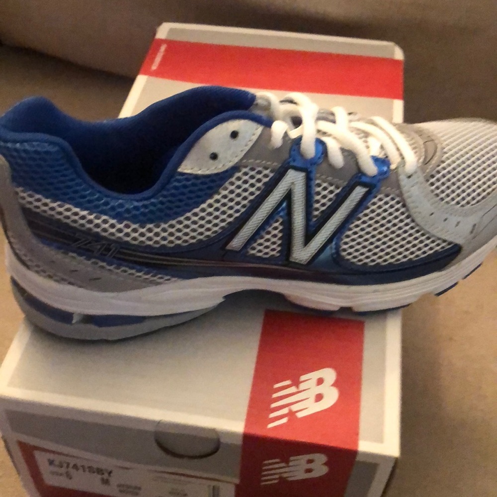 New balance boys shoes